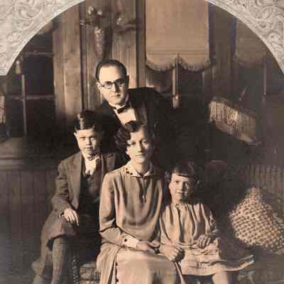 Dr. Charles Roscoe Meek and Nettie (Waychoff) Meek family