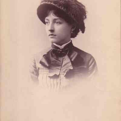 Phelan-Walker Album, Photo 05 - Mary Rhett (Walker) Miller [1867-1934]: See WEB LINKS to DOWNLOAD high-resolution image.