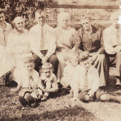 Thornton Jacob Toothman and Martha Jane (Hoult) Toothman family