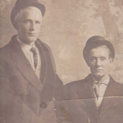 Kline-Moredock Album 01, Photo 26 - David Roland Kline [1880-1914] on left