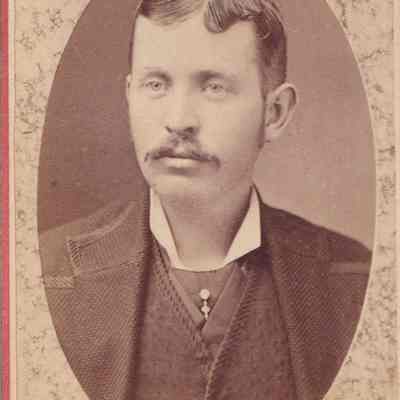 Eleanor (Morris) Linskea Album, Photo 02: See WEB LINKS to DOWNLOAD high-resolution image.