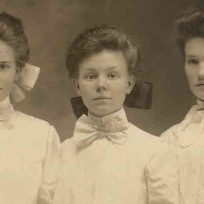 Ivie Maud Cook [1892-1925], Wilma (Cook) Wood [1891-1918], Frances (Cook) Livingood [1887-1926]