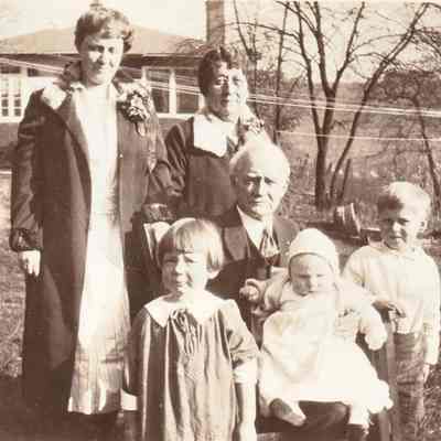 Pauley-Thompson Album, Photo 52 - William Black Rogers and Cora Lee (Rogers) Rogers family