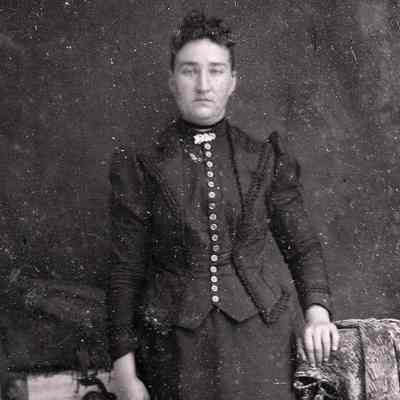 Vance-McFarland Album 01, Photo 14 - Sarepta McFarland [1873-1949]