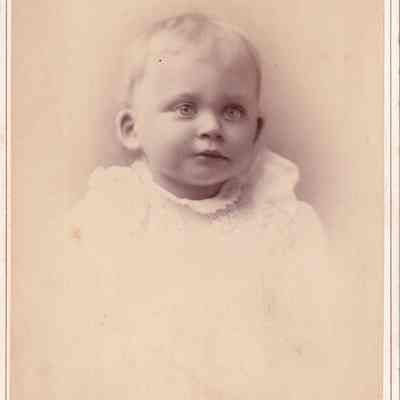 Phelan-Walker Album, Photo 09 - Mary Rhett (Miller) (England) Megear [1889-1973]: See WEB LINKS to DOWNLOAD high-resolution image.