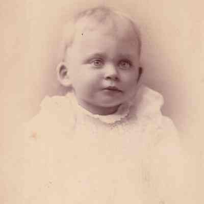 Phelan-Walker Album, Photo 09 - Mary Rhett (Miller) (England) Megear [1889-1973]