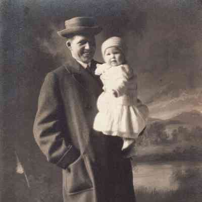 Believed to be Wayne Abner Scott holding his daughter Jane Frances Miller (Scott) Sayers