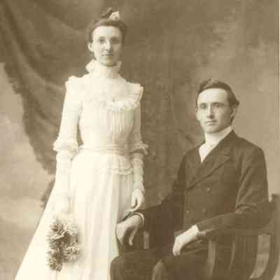 Albert Myers Gregg and his wife, Edna Claudia (Barmore) Gregg, on their wedding day, 24 September 1900