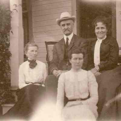 Jacob Fitz Randolph Hewitt and his wife, Nancy (Bayard) Hewitt, with guests