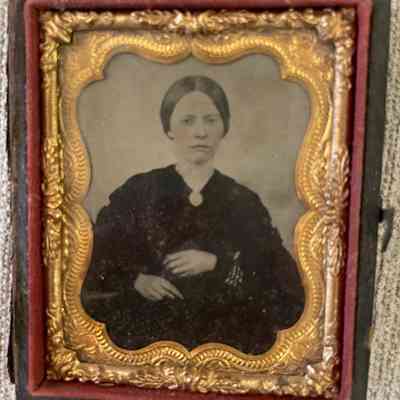 Cased tintype: See WEB LINKS to DOWNLOAD high-resolution image.
