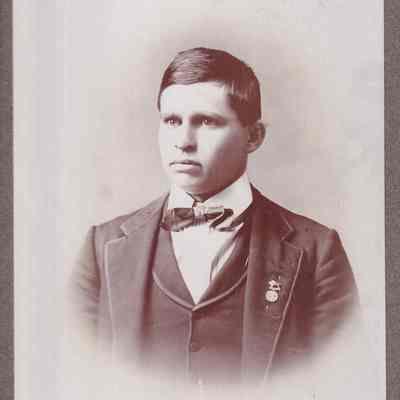 Vance-McFarland Album 04, Photo 09 - Minor Vance [1874-1941]: See WEB LINKS to DOWNLOAD high-resolution image.