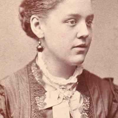 Pauley-Thompson Album, Photo 16 - Lillian (Robbins) Harrah [1859-1928]