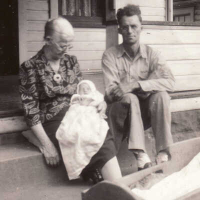 Minerva Elizabeth "Lib" (Supler) Ruth holding Wilda Virginia "Ginny" Swart with Walter Howard Swart