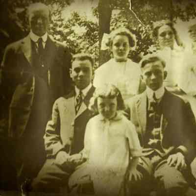 Lindsey McClelland Hickman and Cora Lee (Fordyce) Hickman family