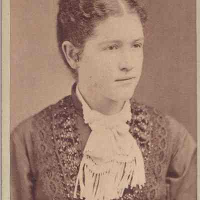 Eleanor (Morris) Linskea Album, Photo 01: See WEB LINKS to DOWNLOAD high-resolution image.