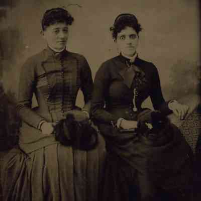 Silveus-Taylor Album 01, Photo 32 - Daughters of Benjamin Taylor and Elizabeth Silveus