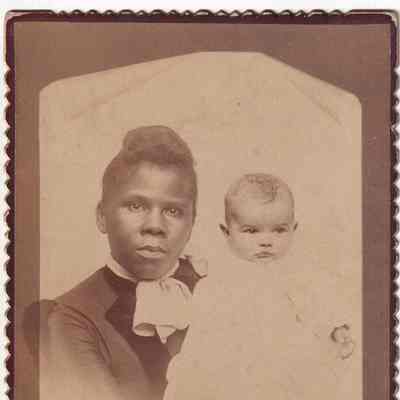 Fannie Johnson holding Mary Inghram (Denny) Weaver [1891-1972]: See WEB LINKS to DOWNLOAD high-resolution image.