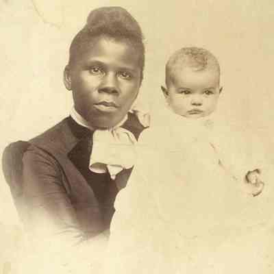 Fannie Johnson holding Mary Inghram (Denny) Weaver [1891-1972]