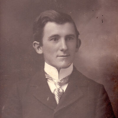 Rice-Fordyce Album 01, Photo 33 - Ray Vernon Hennen [1875-1958]