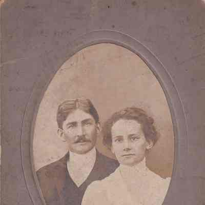 Caption on reverse of image reads, "Mollie and John Reynolds.": See WEB LINKS to DOWNLOAD high-resolution image.