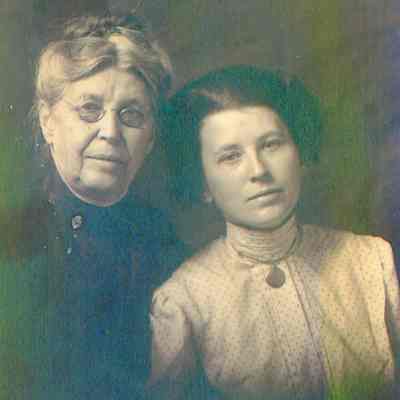 Samilda Jane (Rose) Keigley [1845-1921] and her daughter, Lourena "Lou" (Keigley) Ross [1879-1956]