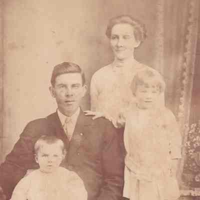James Pratt [1886-1963] and Estella (Crayne) Pratt [1886-1959] family