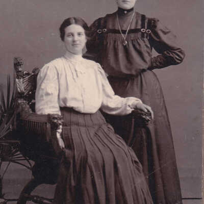 Emma (Morris) Burns [1875-1939] STANDING