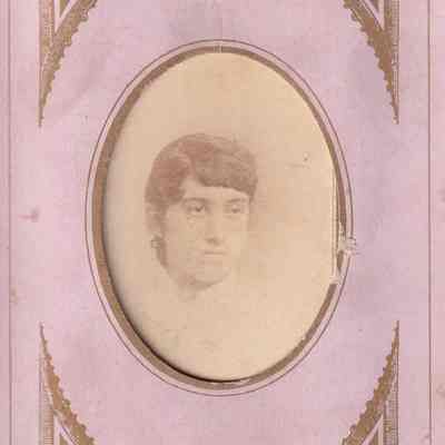 Phelan-Walker Album, Photo 30 - Believed to Hannah (Hoge) Bell [1870-1944]: See WEB LINKS to DOWNLOAD high-resolution image.