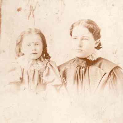 Ethel Ruth (Rea) Hoge [1891-1971] and Anna Mary (Rea) Horner [1884-1976]