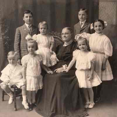Abigail (Woods) Hoge with her grandchildren