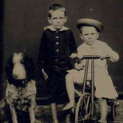 Hoge-Woods Album 01, Photo 35 - Robert Woods Hoge [1858-1889] and Henry Clay Hoge [1860-1862]