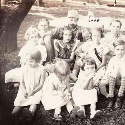 Ewing Oliver Cooley [1867-1941] and Annie Jane (Taylor) Cooley [1877-1959] with their grandchildren