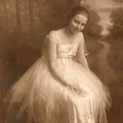 Leah Abigail (Crago) Waddell