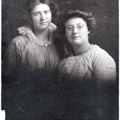 Lottie M. White [1897-1971] and Sylvia G. (White) Funk [1895-1971] (Order uncertain)