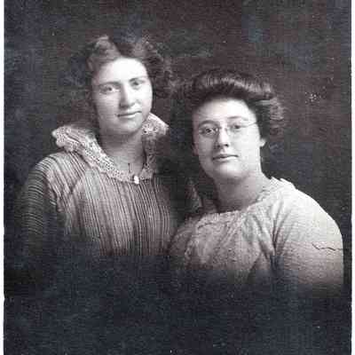 Lottie M. White [1897-1971] and Sylvia G. (White) Funk [1895-1971] (Order uncertain)