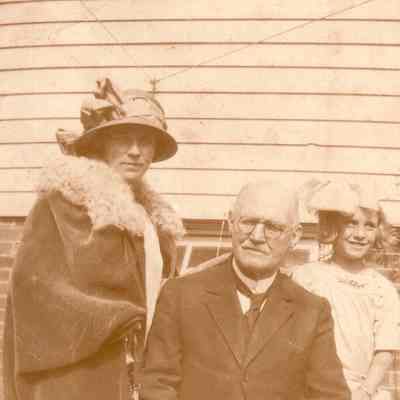 Eli Hewitt [1845-1929] with unidentified woman and child