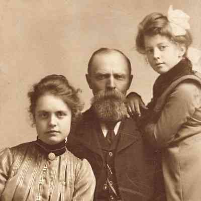 Henry Bernard Sayler and his daughters