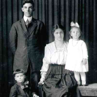 Lester Lee Ewing and Nellie Alice (Francis) Ewing family