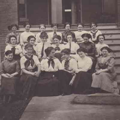 Waynesburg College Scrapbook, Photo 25 - Walton Hall dormitory residents, Waynesburg College, 1912