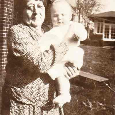 Pauley-Thompson Album, Photo 50 - Cora Lee (Rogers) Rogers holding her grandson William Cyrus Meyer