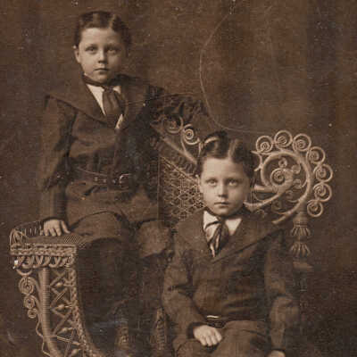 Twin sons of Milton Bryan Finch and Mariah "Mae" Kent