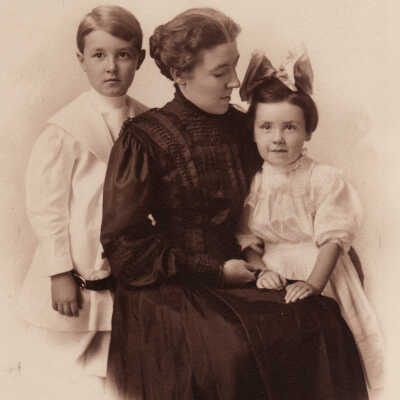 Nora (Wood) Ganiear [1878-1974] with her children, [Left-Right]: John Wood Ganiear [1901-1963] and Martha (Ganiear) Garrettson [1903-1979]