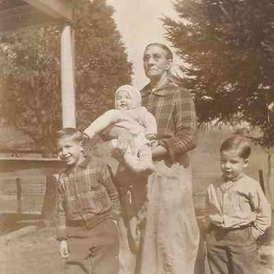 Louisa (Watson) Cummins with her grandchildren