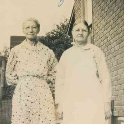 Cora Scheibler [1876-1951] and Laura (Scheibler) Whetzel [1883-1968]