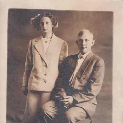 Mary (Vance) McCann [1898-1987] and Gordon Vance [1896-1973]: See WEB LINKS to DOWNLOAD high-resolution image.