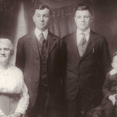 Thornton Jacob Toothman and Martha Jane (Hoult) Toothman family