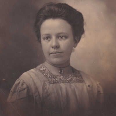 Edith (Iams) Robb [1888-1984]