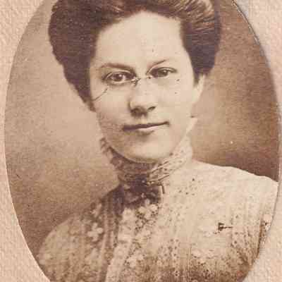 L. Grace King, Teacher: See WEB LINKS to DOWNLOAD high-resolution image.