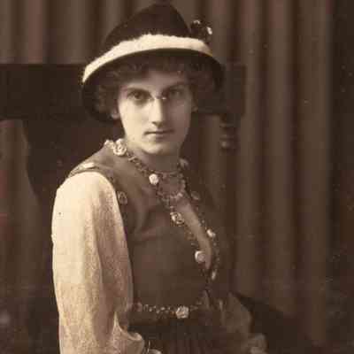Harriet "Hattie" Watson - daughter of John Isaac Watson & Bertha Wells: Origformat: Print-Photographic