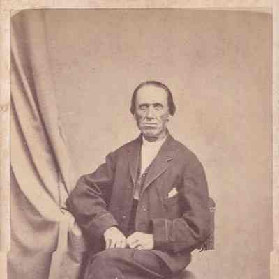 Eleanor (Morris) Linskea Album, Photo 05: See WEB LINKS to DOWNLOAD high-resolution image.